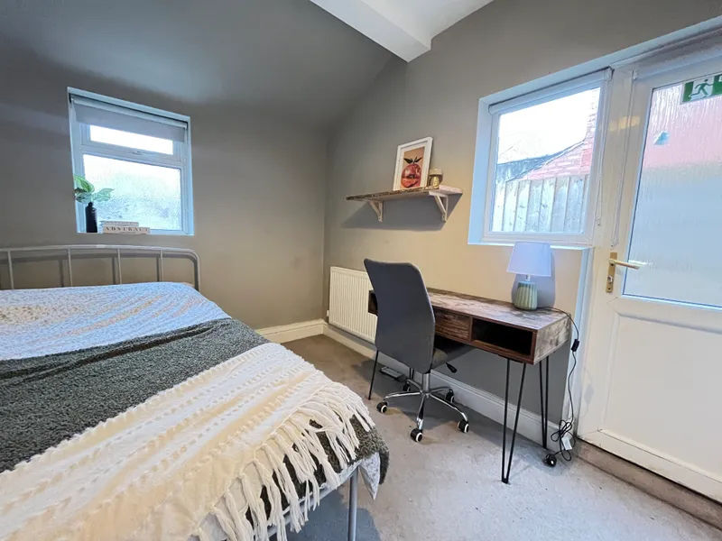 Modern 6 Bed + 2.5 Bath Student House // Jul 2026 - Image 5